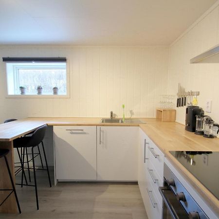 Spacious Two Bedroom Basement Apartment 弗洛姆 外观 照片
