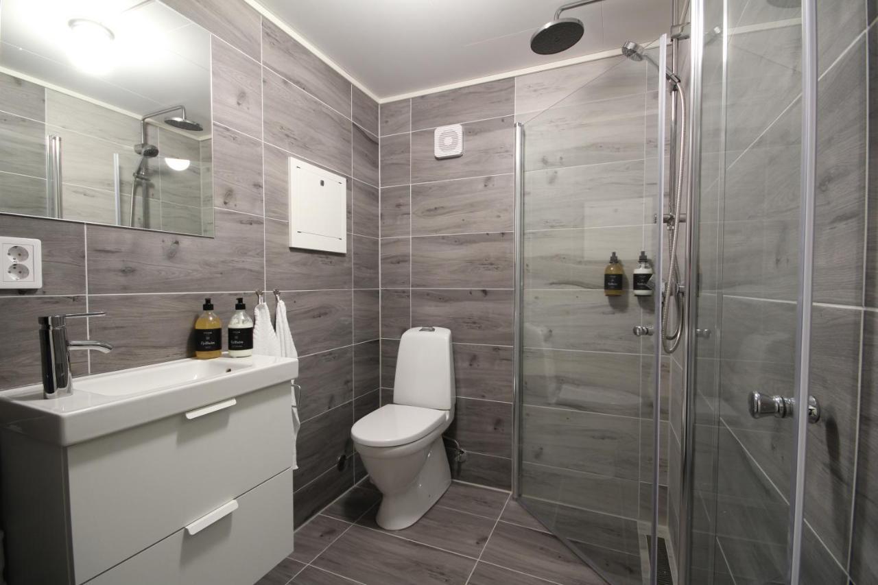 Spacious Two Bedroom Basement Apartment 弗洛姆 外观 照片