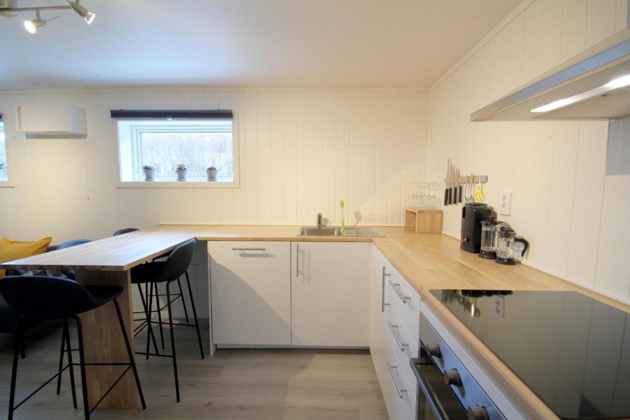 Spacious Two Bedroom Basement Apartment 弗洛姆 外观 照片