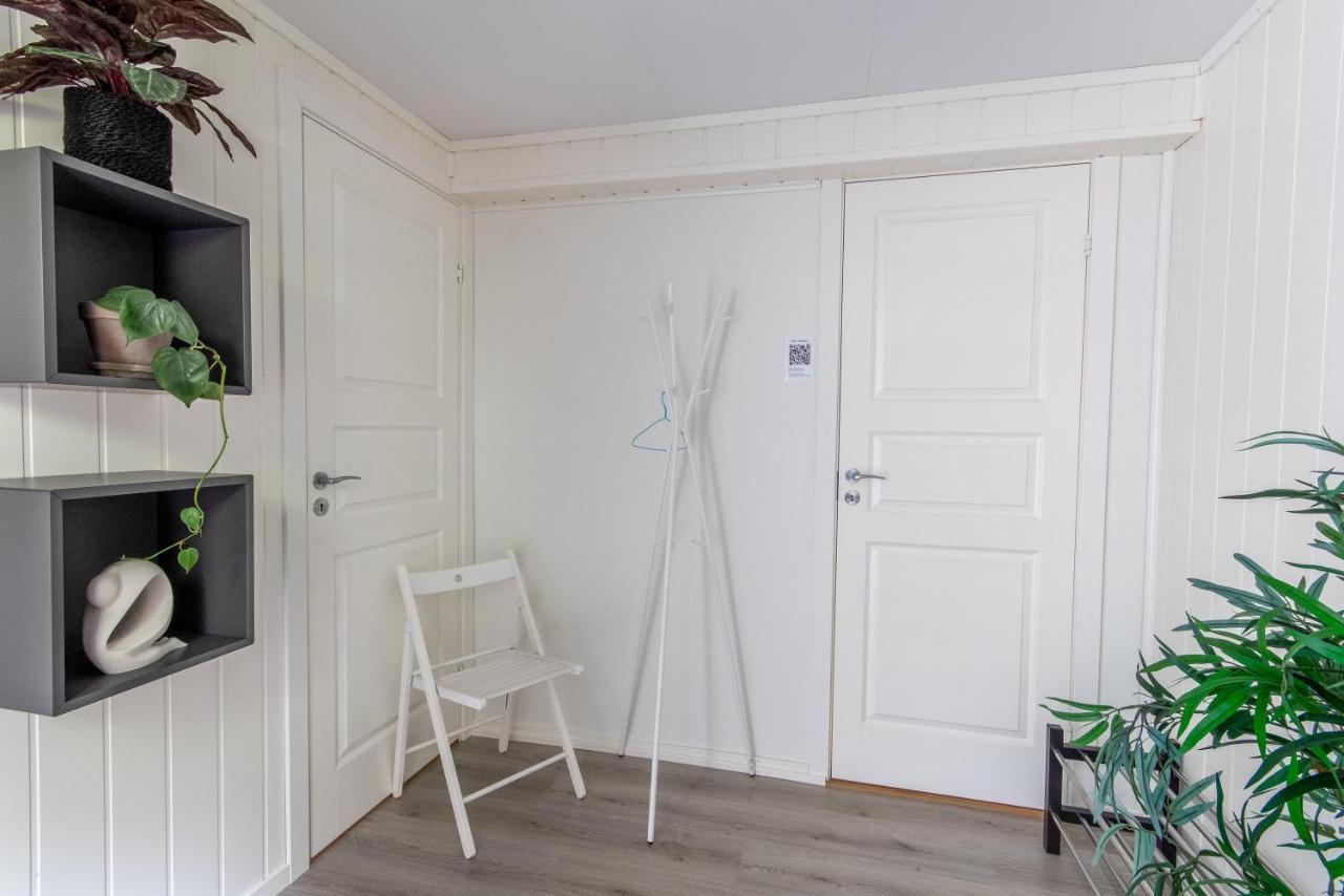 Spacious Two Bedroom Basement Apartment 弗洛姆 外观 照片